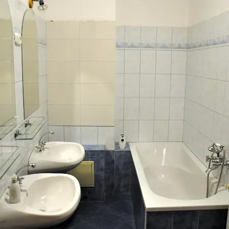 Vendeghaz 3* Székesfehérvár